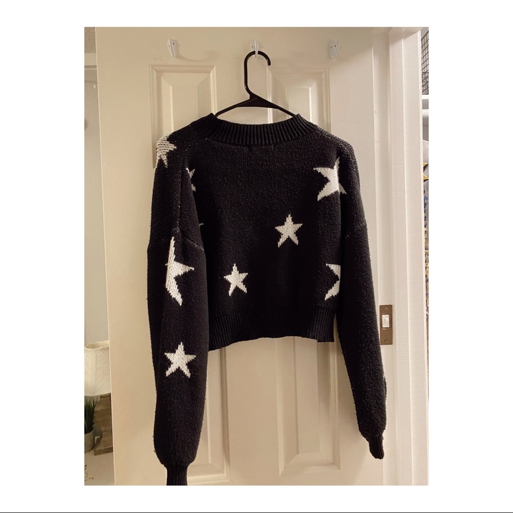 Cropped Sweater With Stars